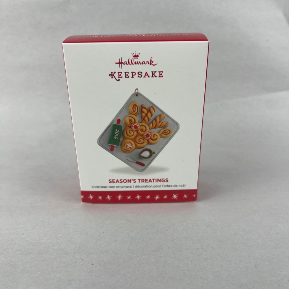 Hallmark Keepsake 2016 Season's Treatings Christmas Tree‎ Ornament 8th in Series